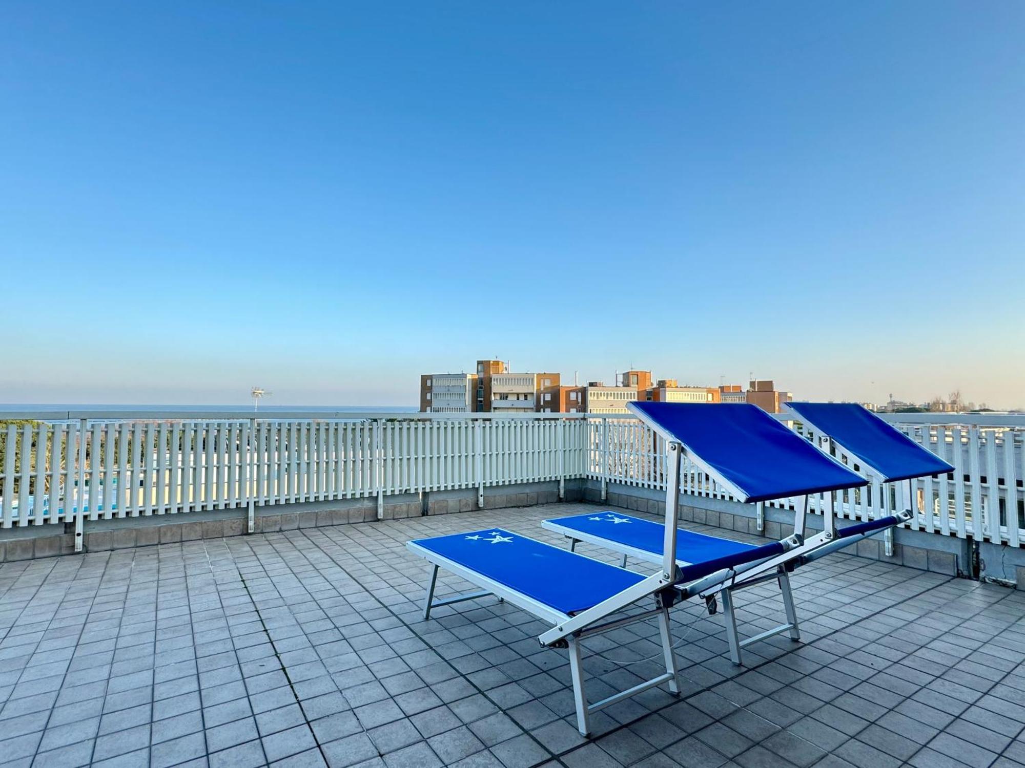 82, Attico Leonardo Apartment Лидо Адриано Екстериор снимка